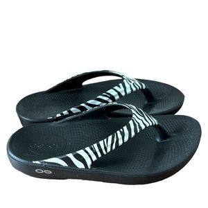 Oofos ooh La La sandal